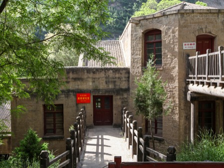 【封面解读】党的六届七中全会旧址  （《关于若干历史问题的决议》诞生地）