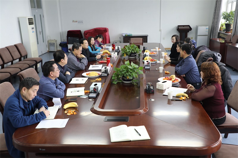 新疆维吾尔自治区党委党史和文献研究院召开“访惠聚”驻村工作队员和深度贫困村第一书记家属座谈会